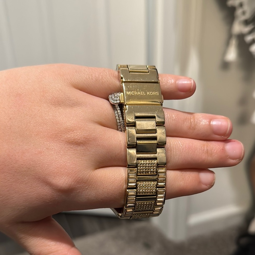 Michael Kors Diamond Watch - Picture 5 of 7